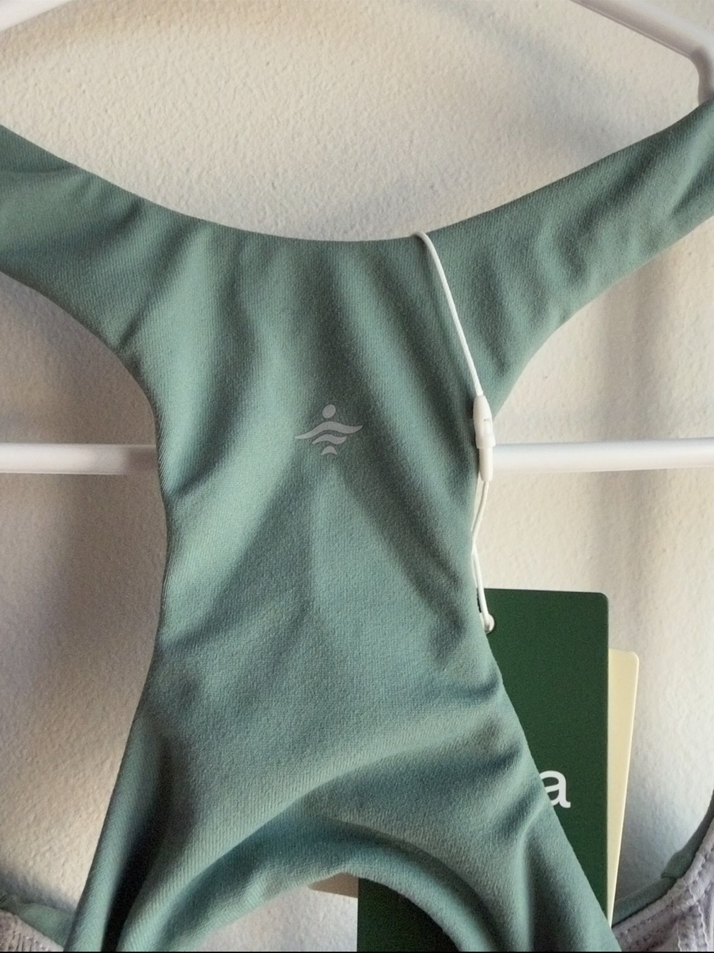 HALARA NWT Sage Green Padded Cross Back Strappy Sports Bra Medium Support - Picture 4 of 5